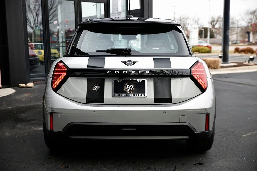 New 2026 Silver MINI Iconic image 10