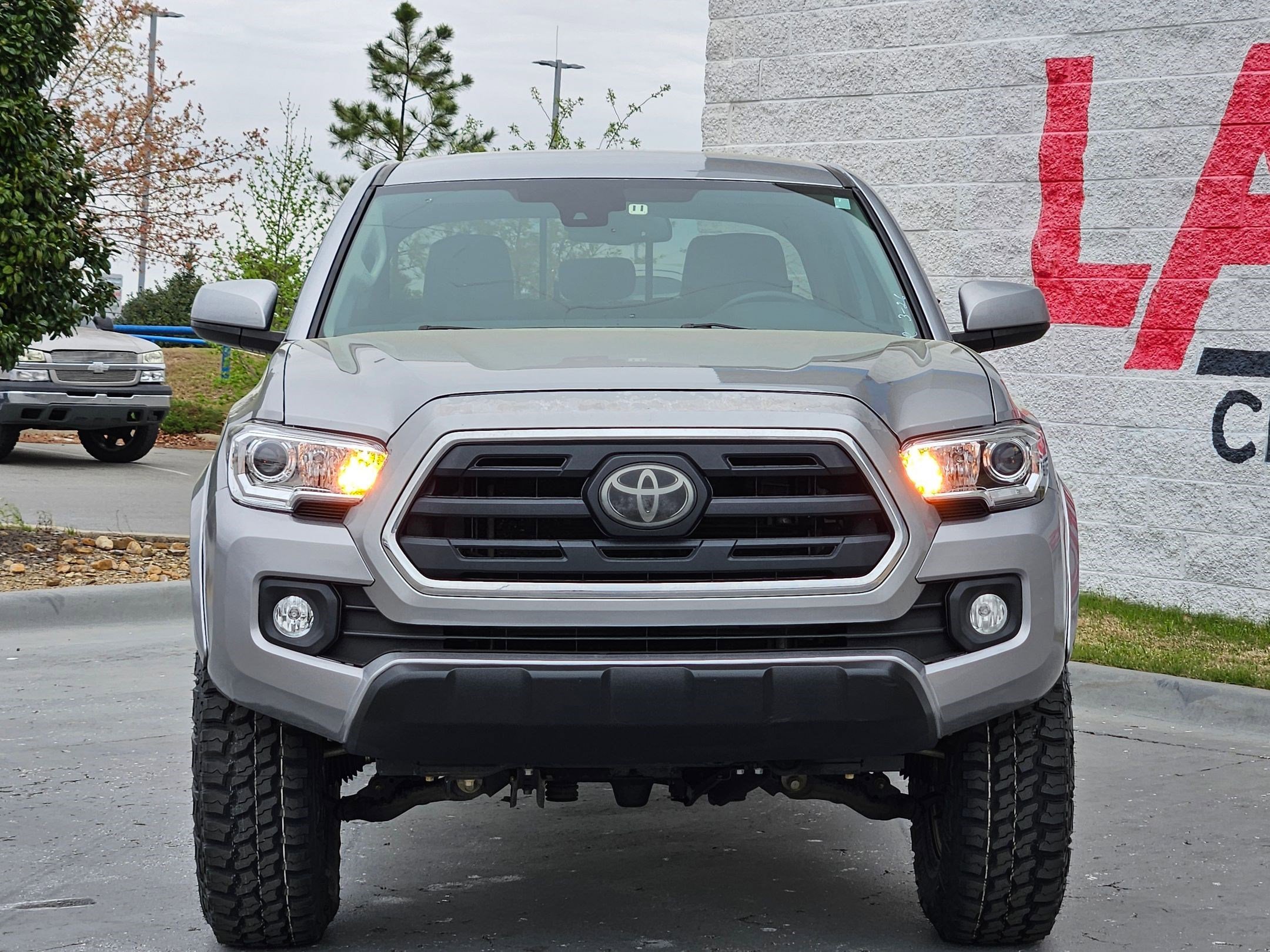 Used 2018 Toyota Tacoma SR5 with VIN 5TFCZ5AN3JX131541 for sale in Little Rock
