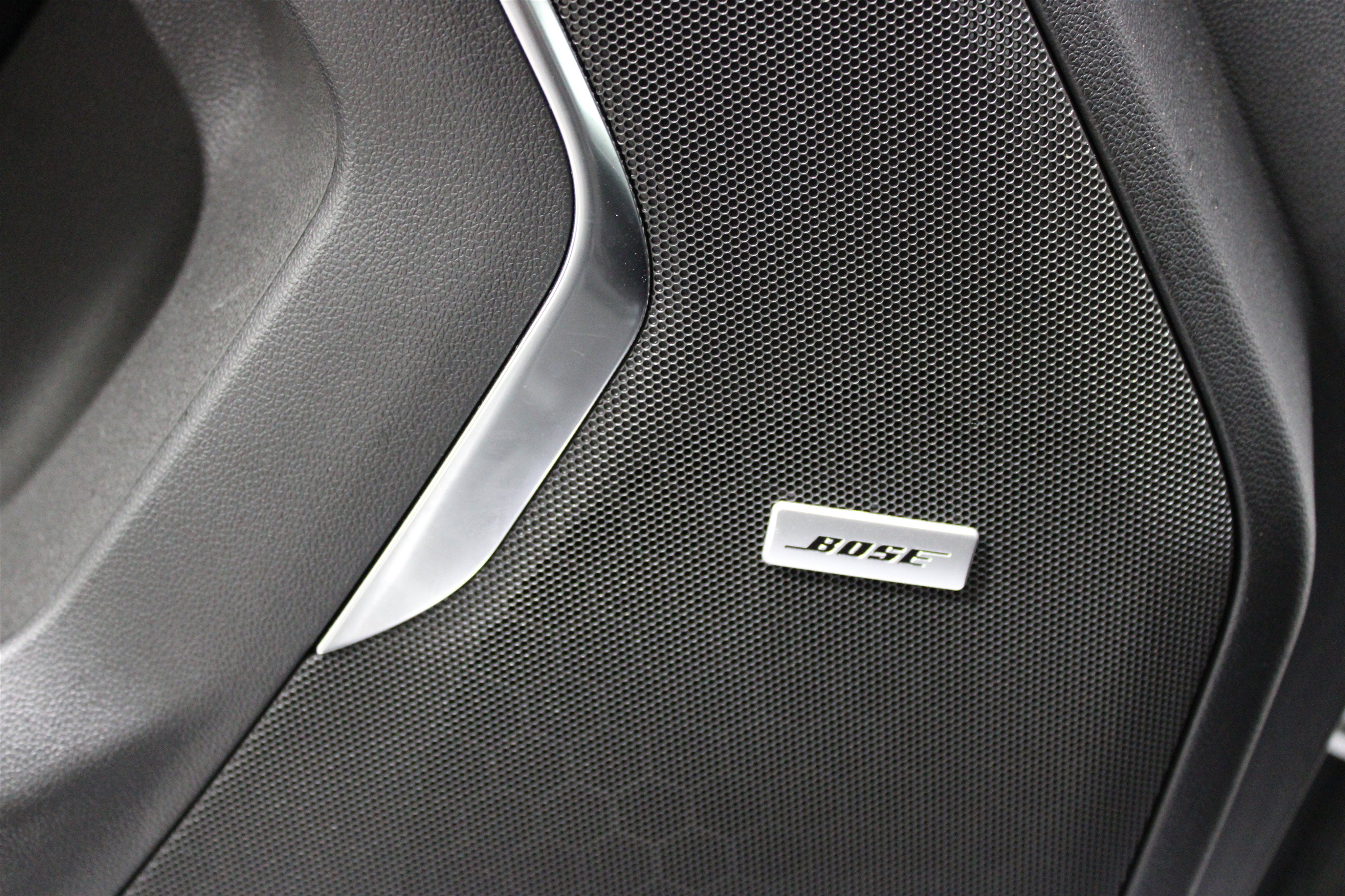 Used 2024 Iridescent Pearl Tricoat Chevrolet High Country image 9
