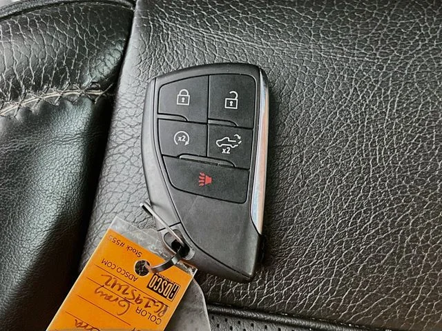 Used 2023 Silver GMC Denali image 31