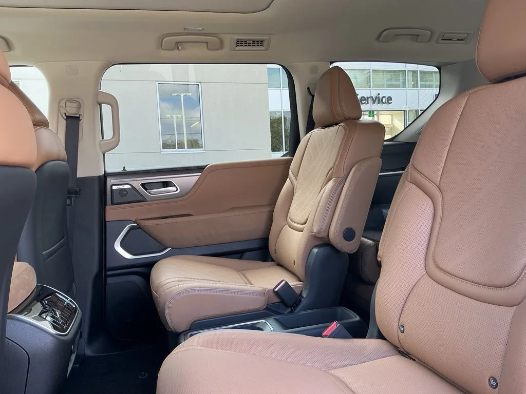 New 2026 RADIANT WHITE INFINITI Luxe 4WD image 26