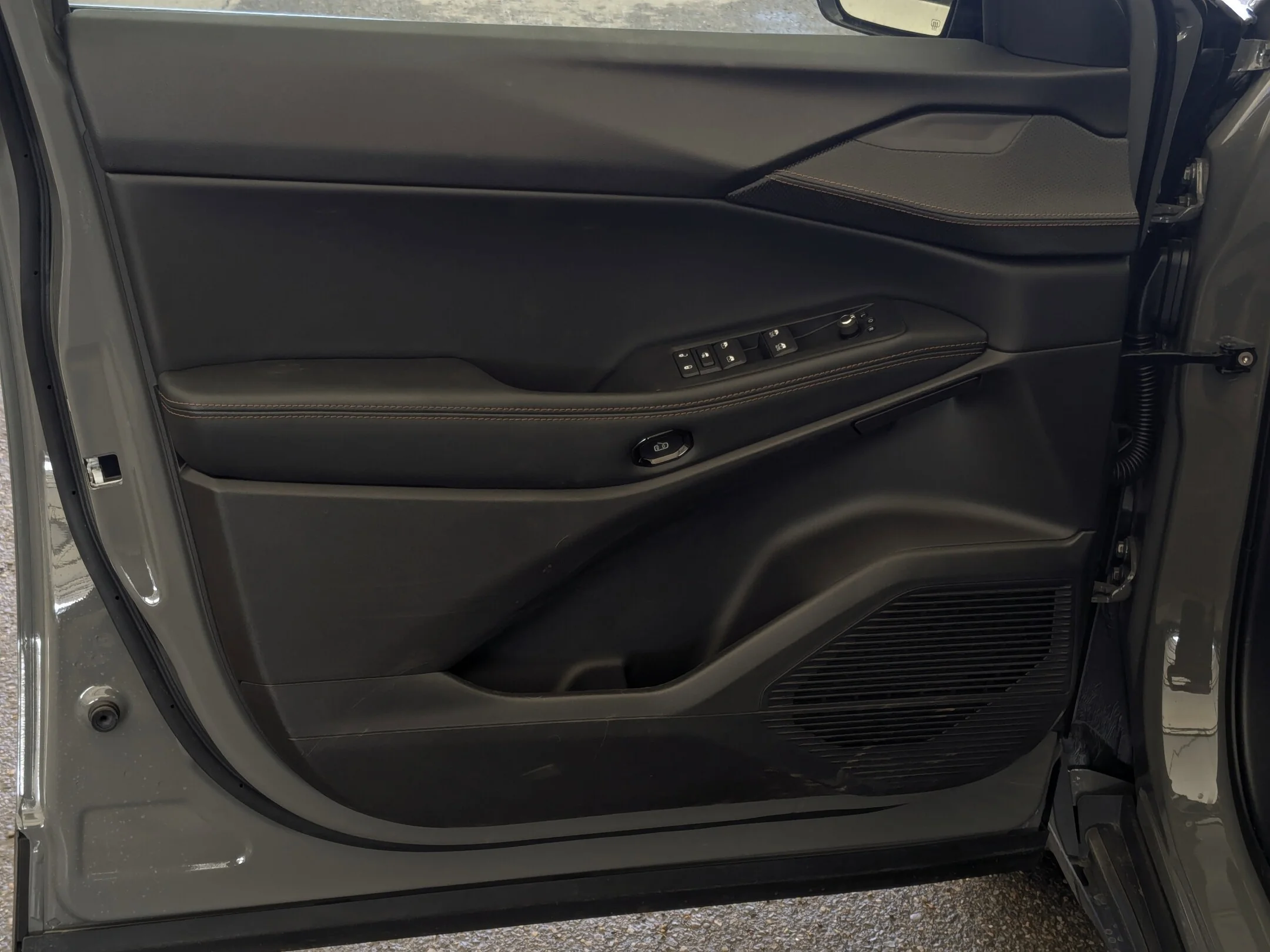 New 2026 Grey Jeep Limited - - Hybrid - Dual-Pane Pano Sunroof - Capri Leatherette - Power Liftgate & More! image 12