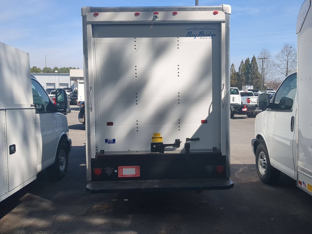 New 2025 Summit White GMC 1WT image 7