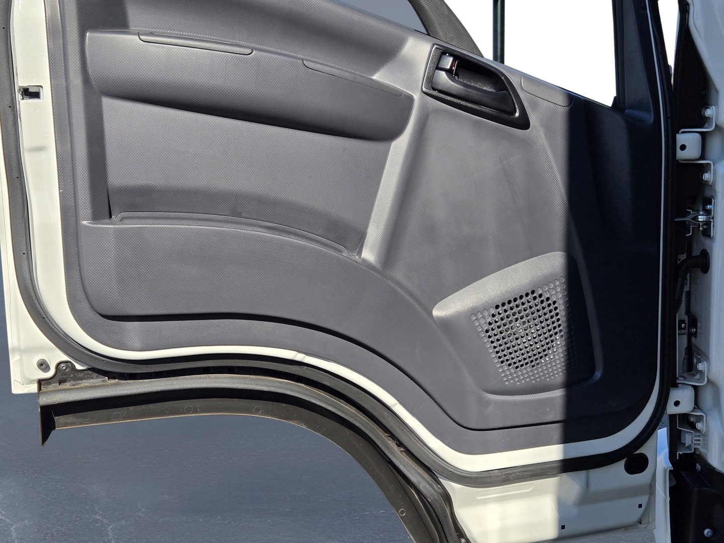 New 2025 Arc White Chevrolet  image 14