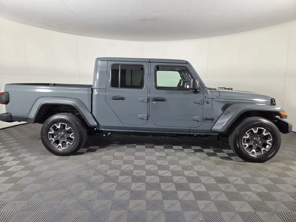 New 2026 Anvil Clear-Coat Exterior Paint Jeep Sahara image 5