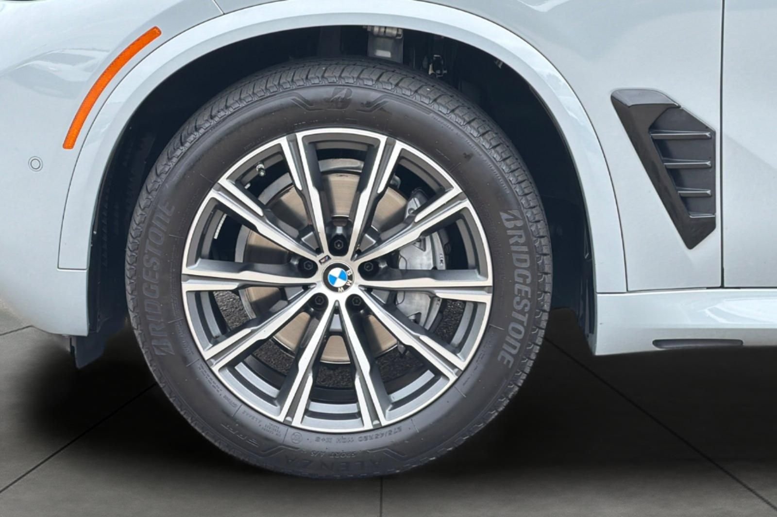 Used 2024 Gray BMW sDrive40i image 5