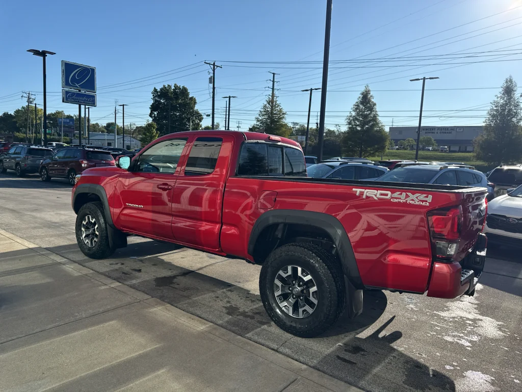 Used 2018 Red Toyota SR5 image 5