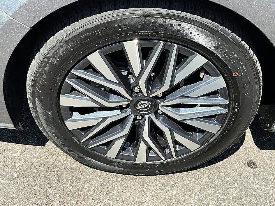 Used 2024 Gun Metallic Nissan 2.5 SV image 7