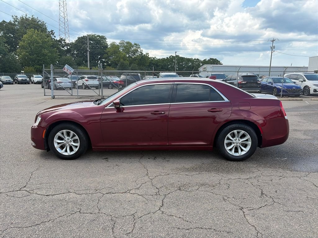 Used 2016 Velvet Chrysler Limited image 2