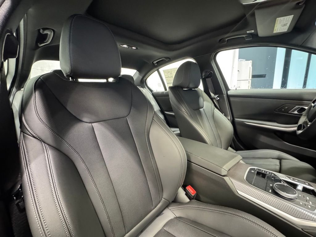 2026 BMW 3 Series 330i - Photo 27