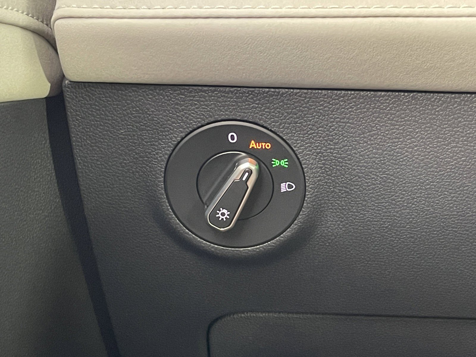 2025 Volkswagen Taos SE - Photo 23