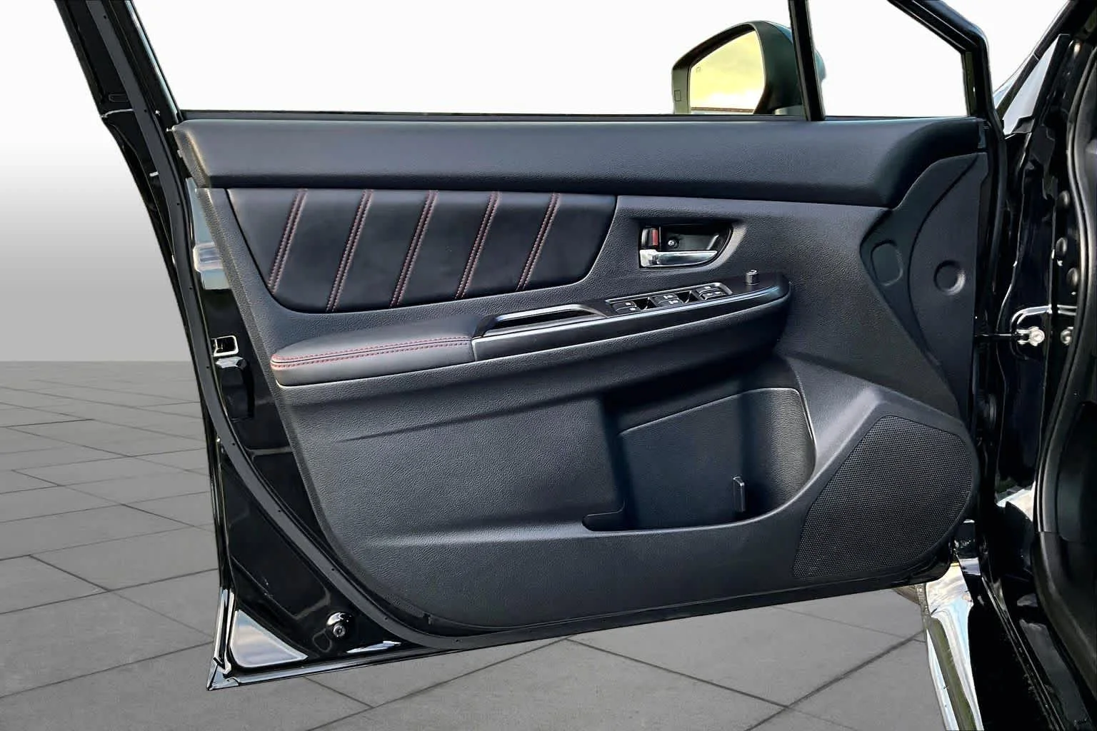 Used 2020 Crystal Black Silica Subaru Premium image 21