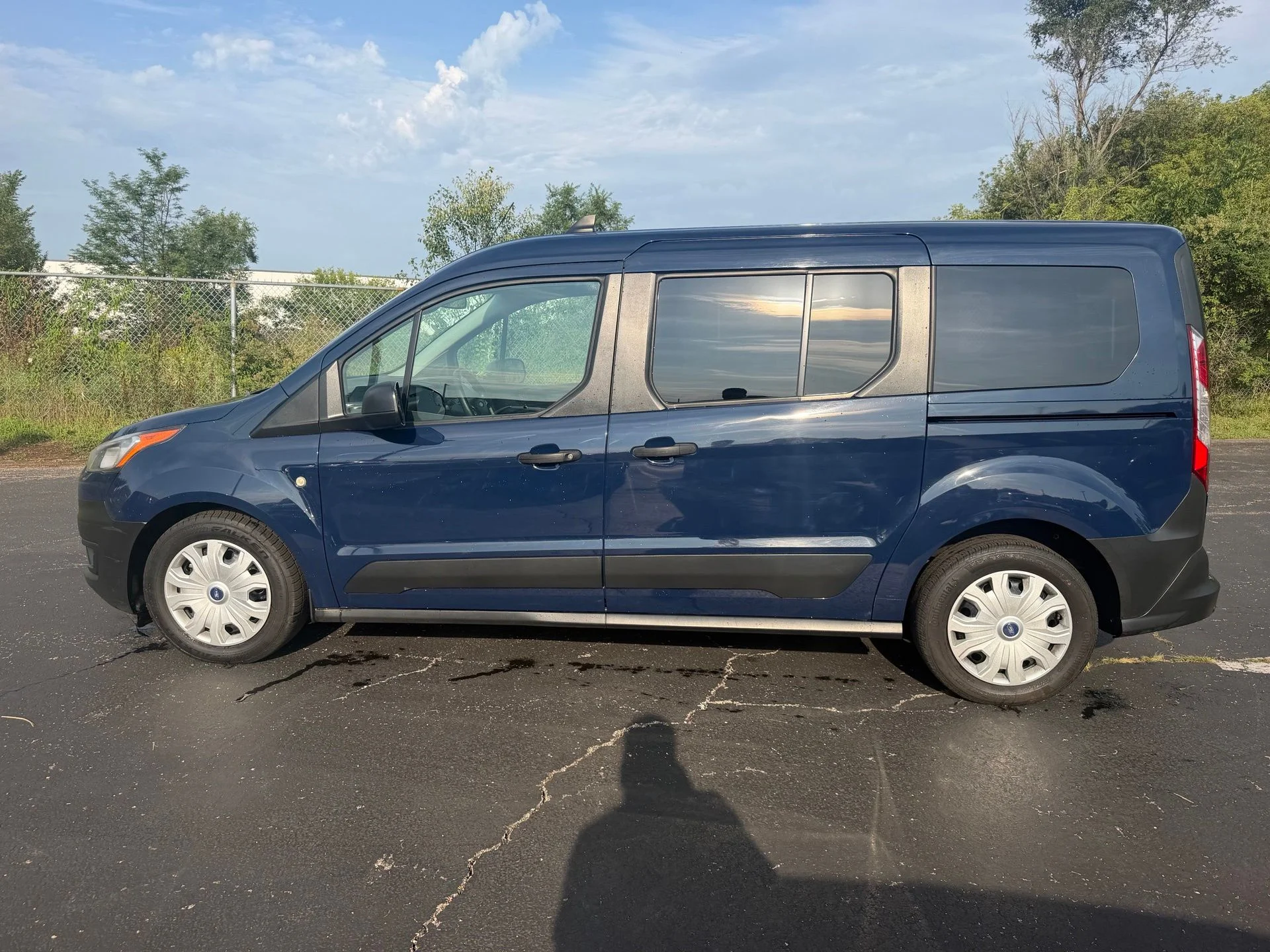 Used 2020 Blue Ford XL image 9