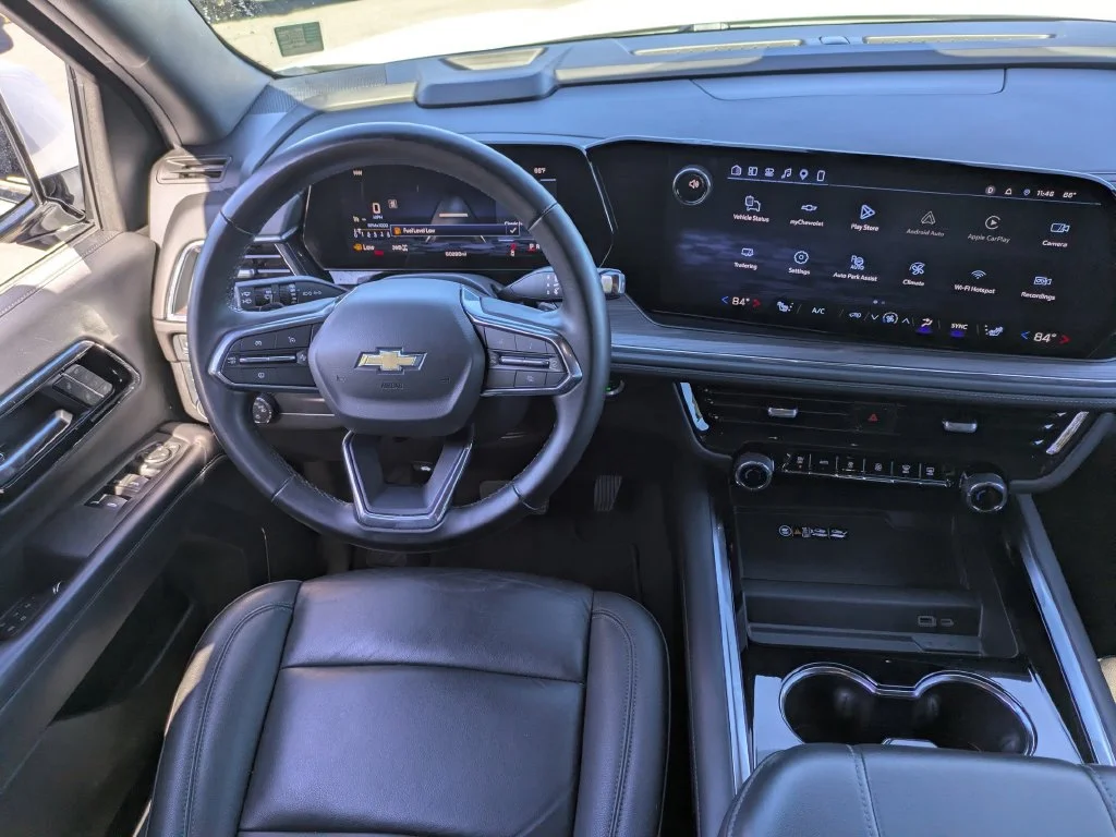 Used 2025 White Chevrolet LT image 18