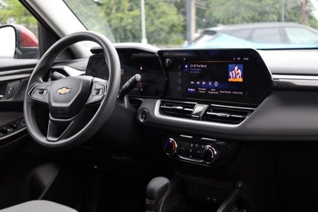 Used 2025 Red Chevrolet LT image 33