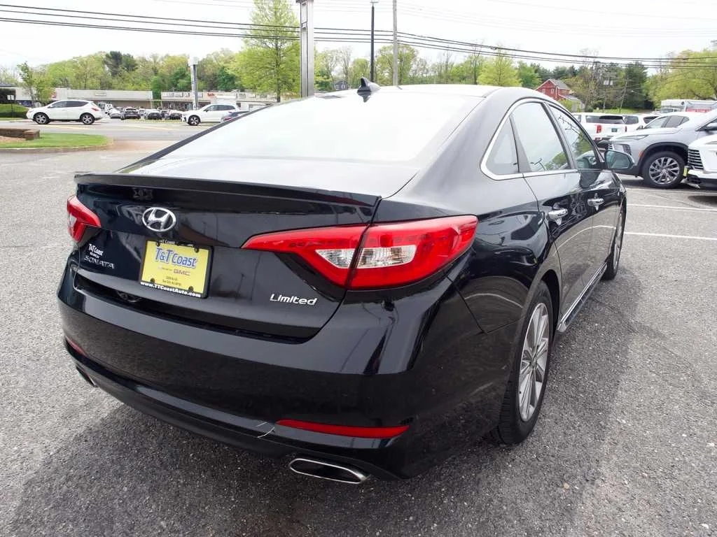 Used 2017 Black Hyundai Limited image 7