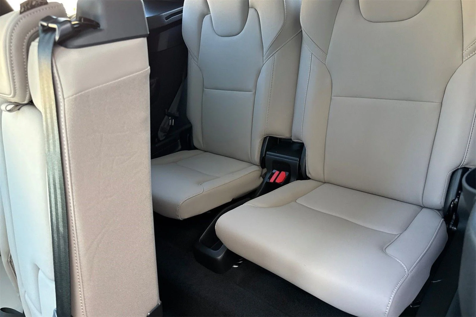 2026 Volvo XC90 Plus - Photo 14