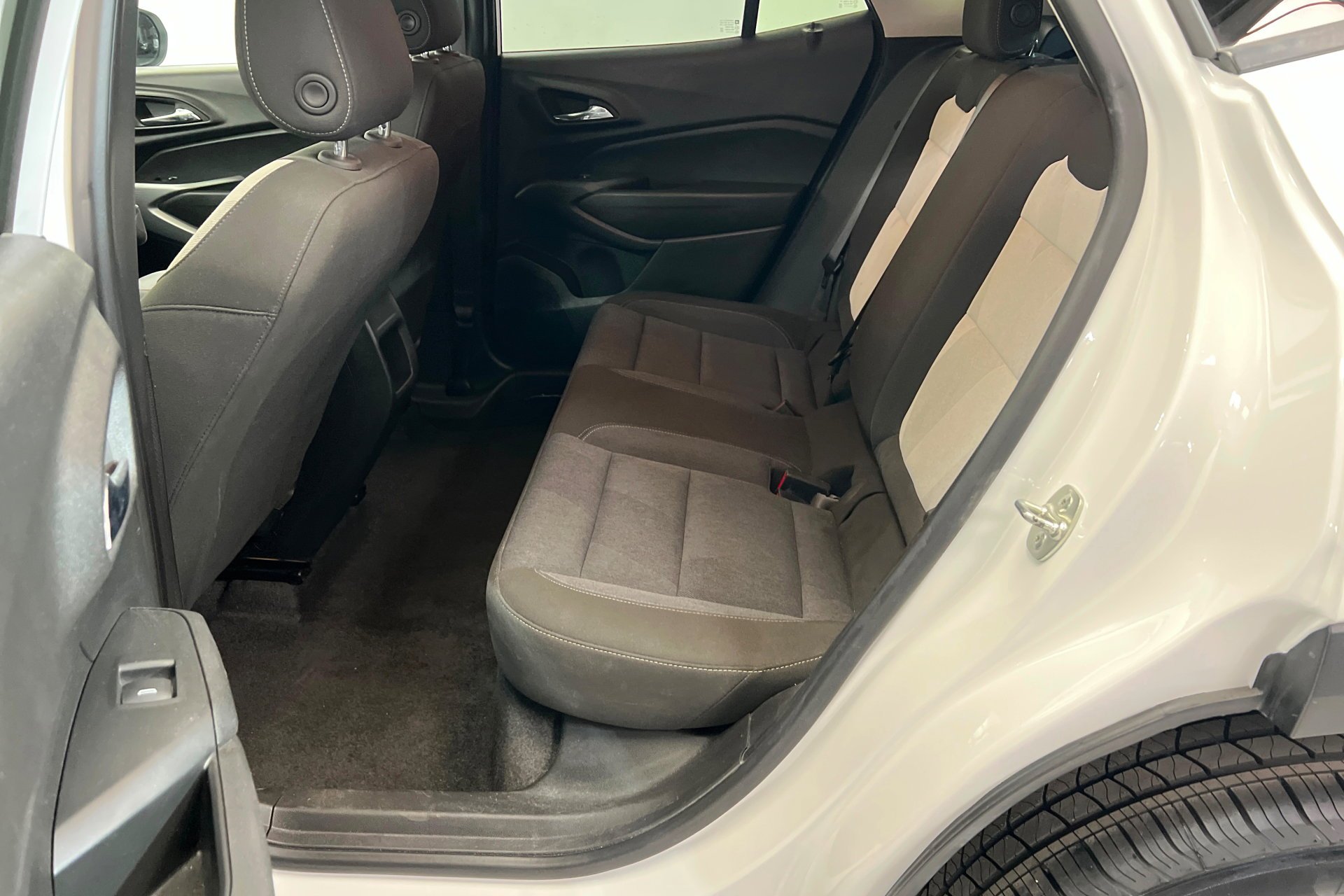Used 2024 Summit White Chevrolet LS image 22