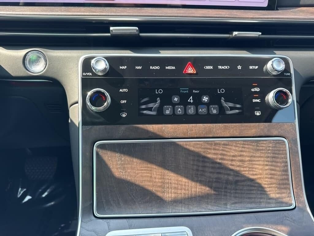 New 2026 White Genesis 2.5T image 27