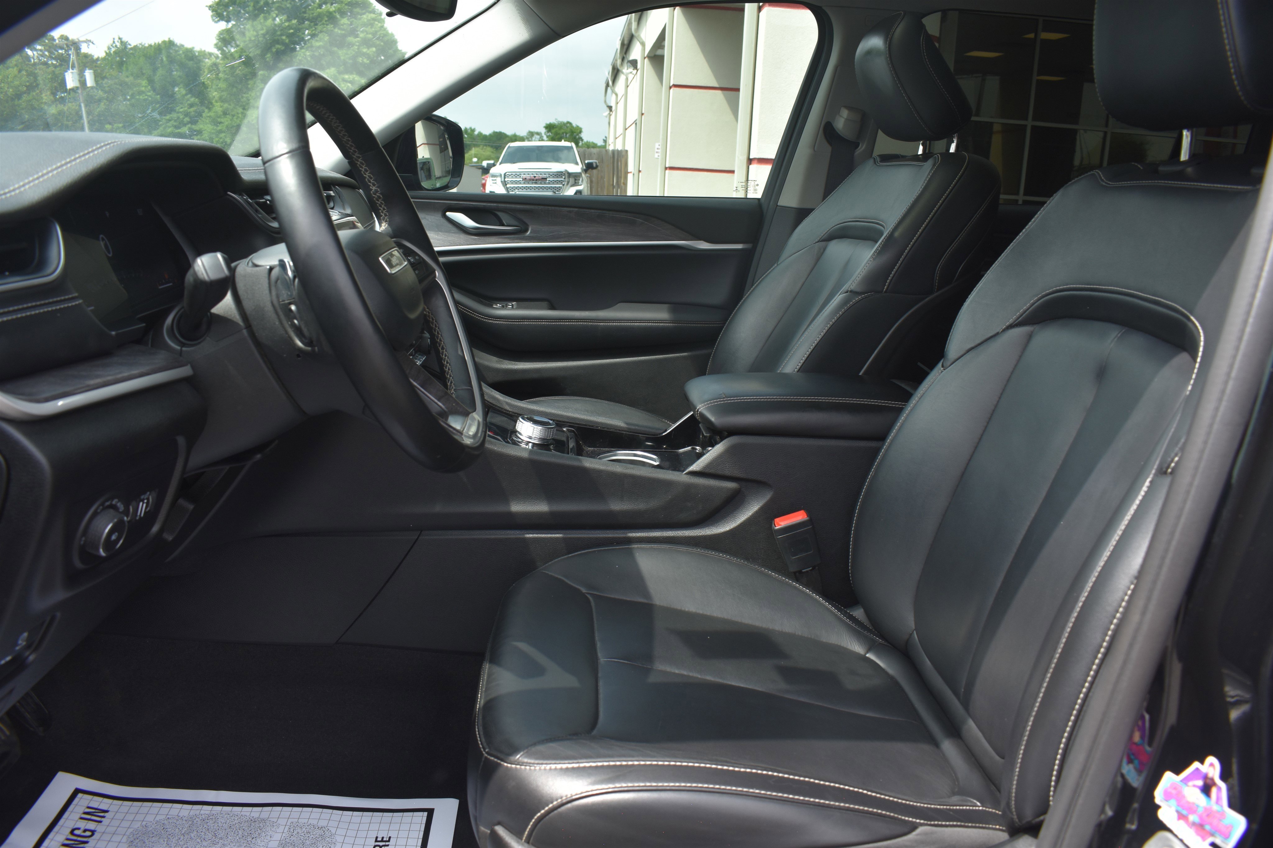 Used 2021 Diamond Black Crystal Pearlcoat Jeep Limited image 16