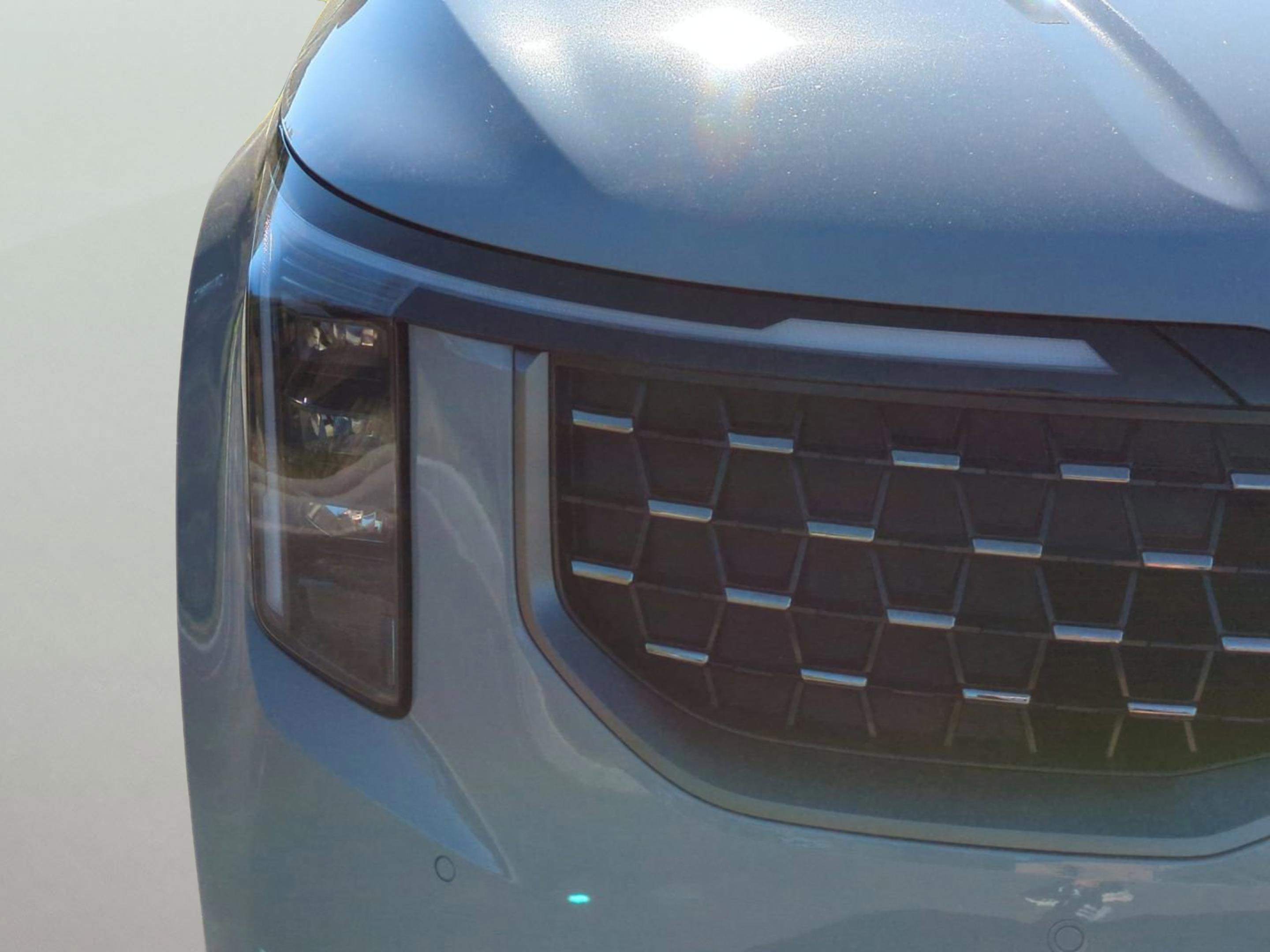 New 2026 Ceramic Silver Kia SX image 10