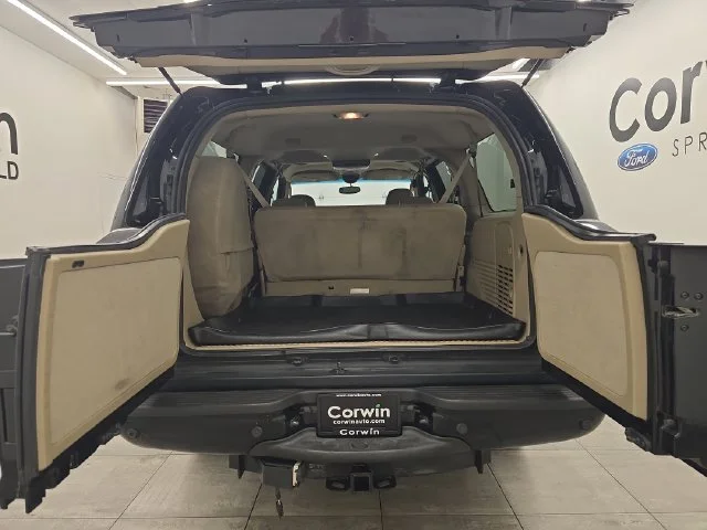 Used 2005 Black Clearcoat Ford Limited image 17