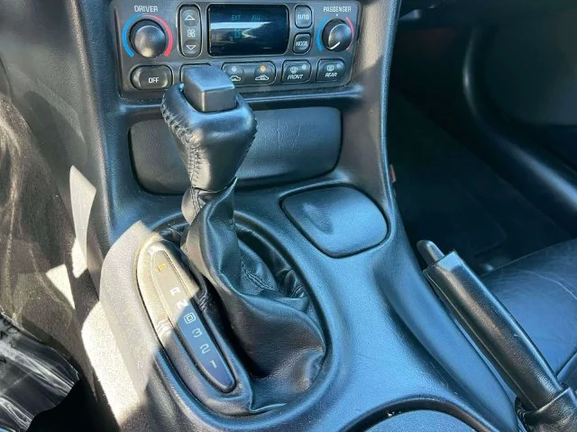 Used 2004 Arctic White Chevrolet Base image 27