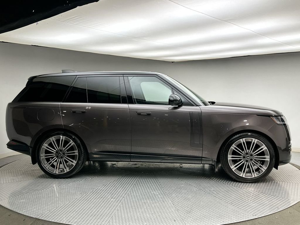 Used 2024 Charente Gray Premium Metallic Land Rover SE image 14