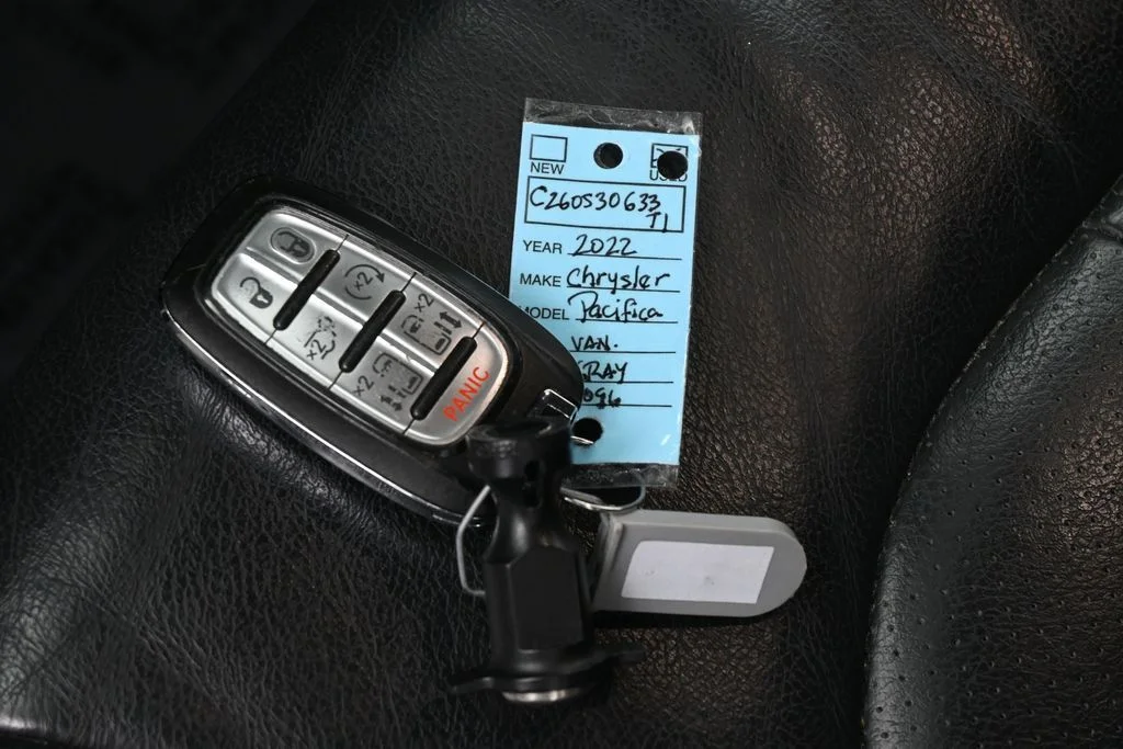 Used 2022 Ceramic Gray Clearcoat Chrysler Touring L image 18