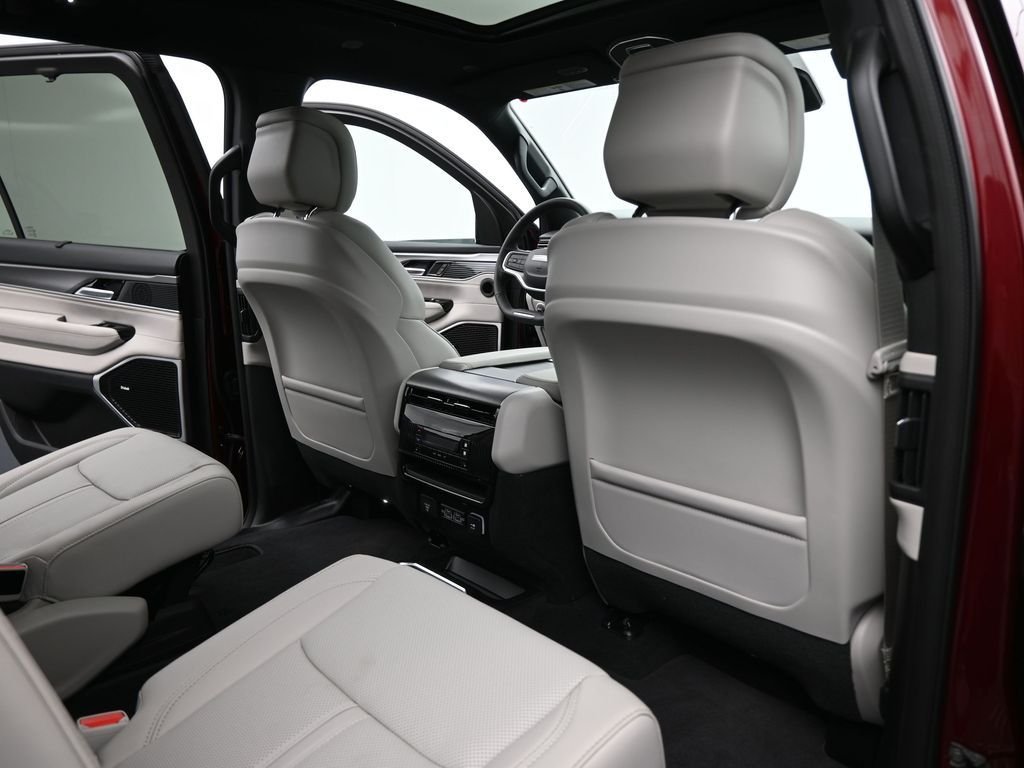 New 2026 Velvet Red Pearl-Coat Exterior Paint Jeep Limited Reserve image 27