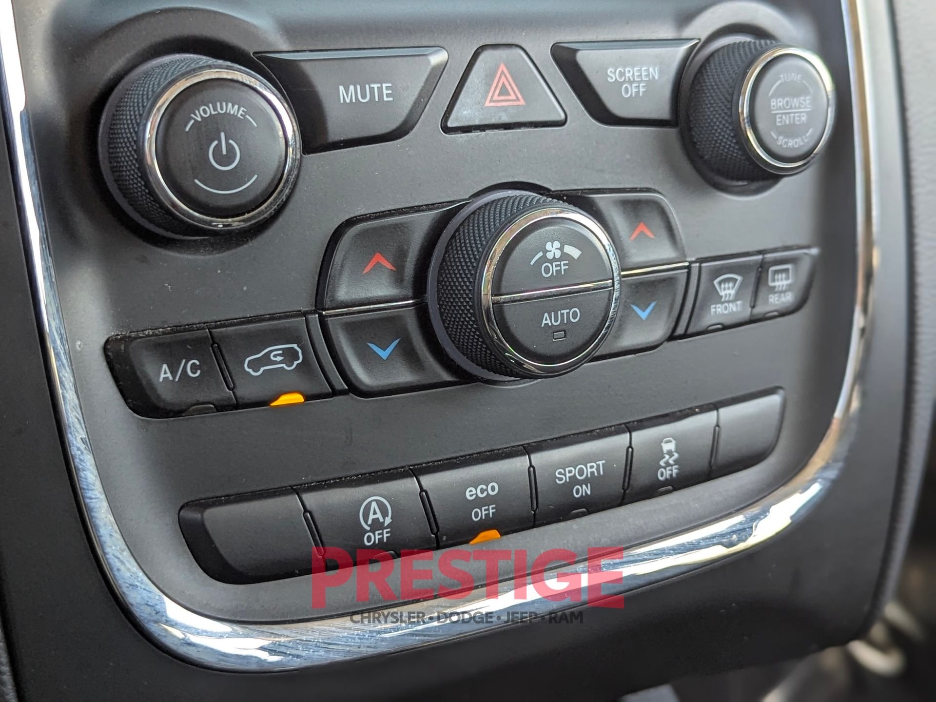 Used 2018 Gray Dodge SXT image 21