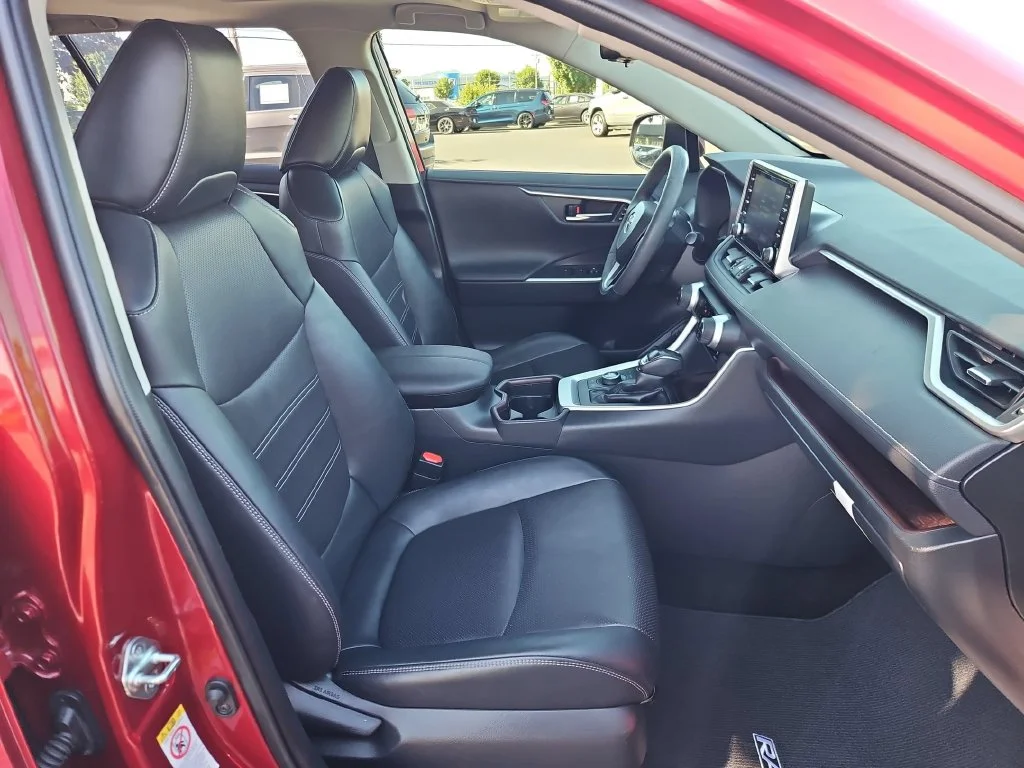 Used 2019 Pearl Toyota Limited image 28