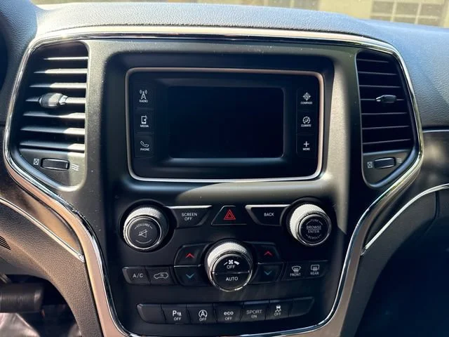 Used 2017 Diamond Black Crystal Pearlcoat Jeep Limited image 20