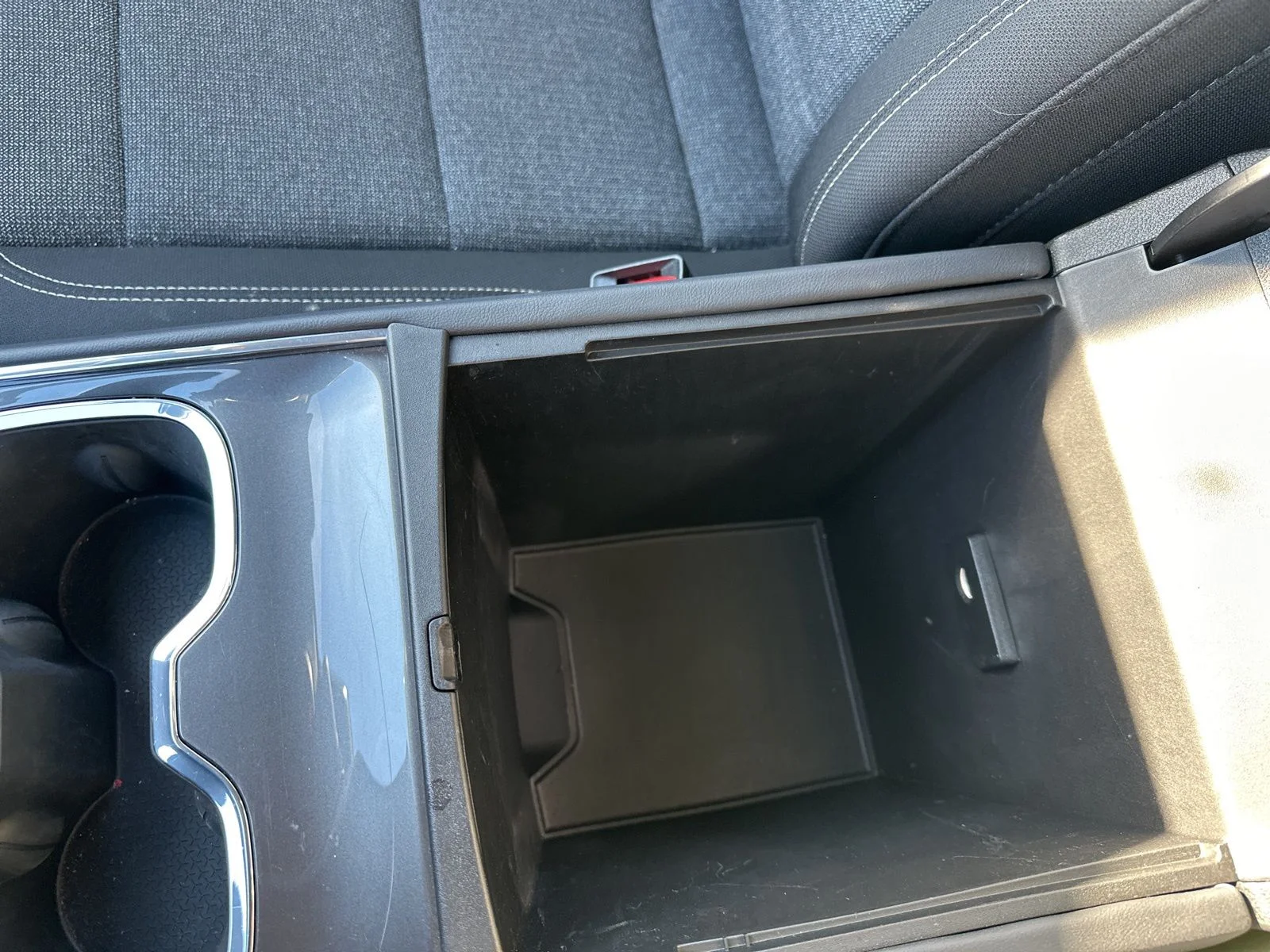 Used 2025 White GMC Elevation image 52