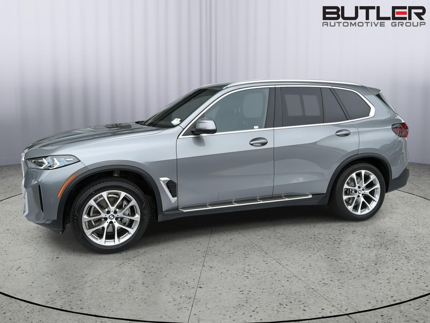 Used 2024 Skyscraper Grey Metallic BMW sDrive40i image 3
