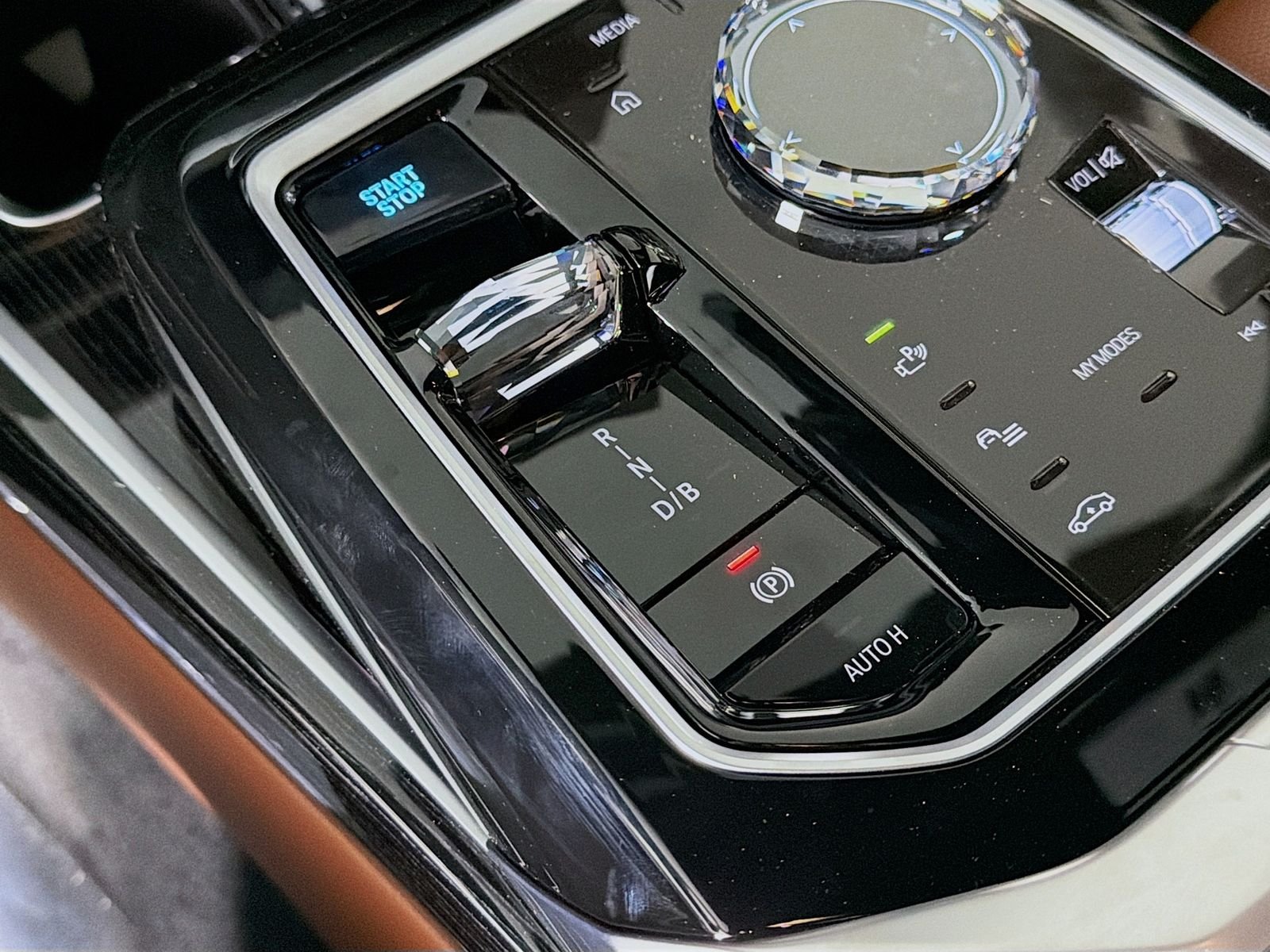 New 2026 Brooklyn Grey Metallic BMW xDrive60 image 17
