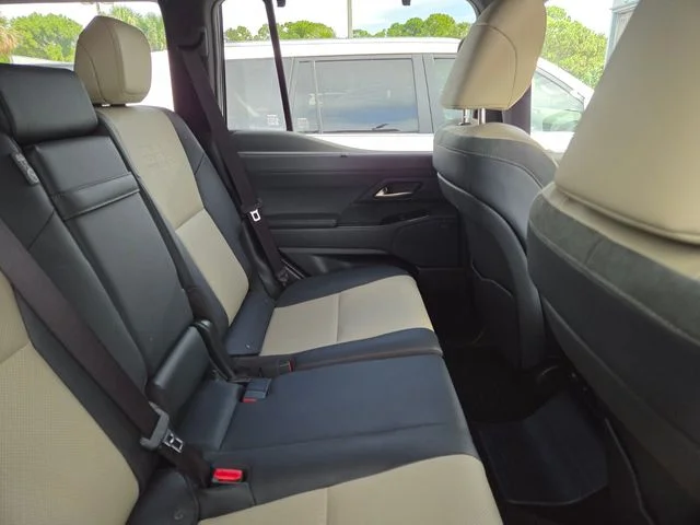 Used 2026  Lexus 550 Overtrail+ image 4
