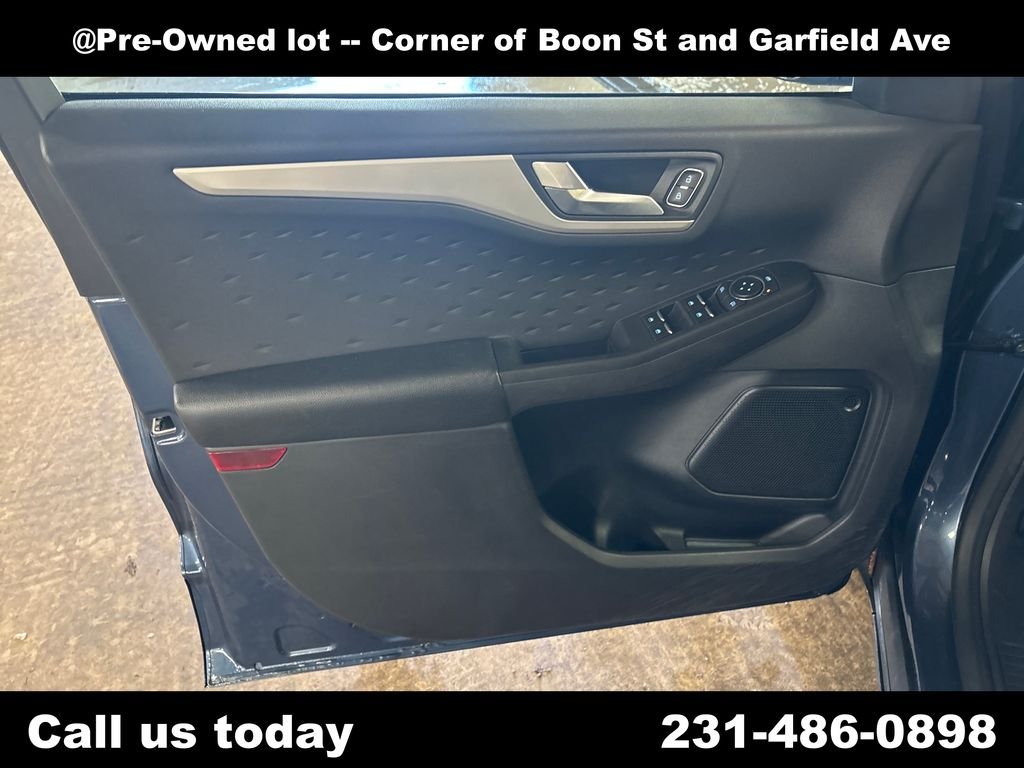 Used 2020 Blue Ford SE Sport image 15