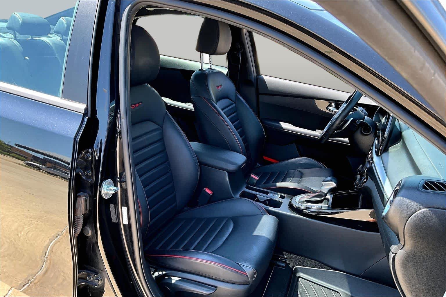 Used 2022 Aurora Black Kia GT image 7