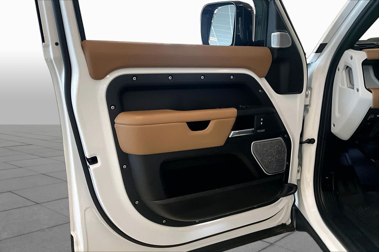 Used 2025 Fuji White Land Rover X-Dynamic SE image 20