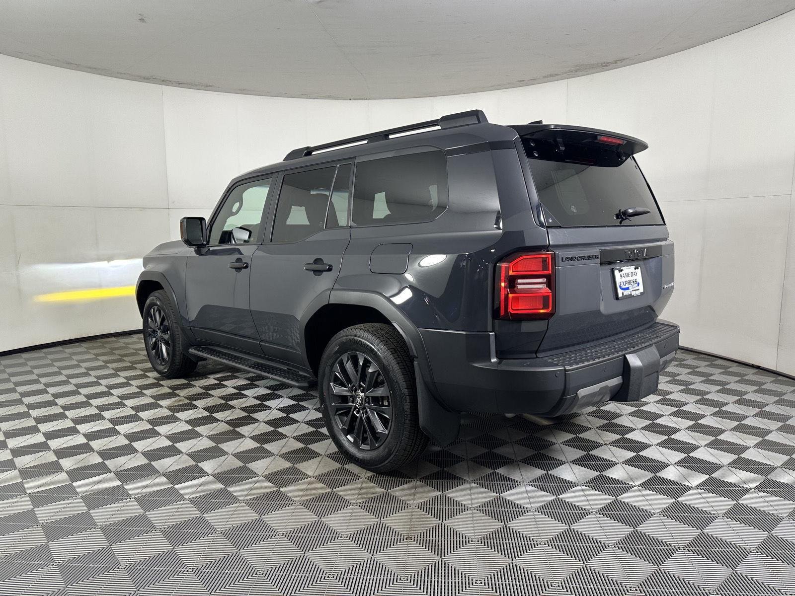 Used 2025 Underground Toyota Base image 4