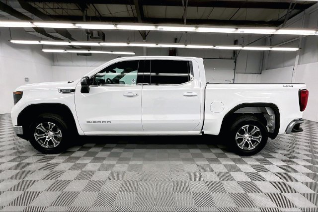 Used 2023 Summit White GMC SLE image 14