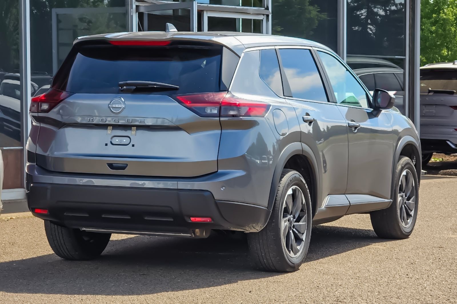 Used 2025 Gray Nissan SV image 4