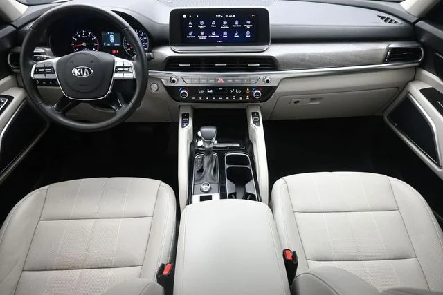 Used 2021 White Kia EX image 19