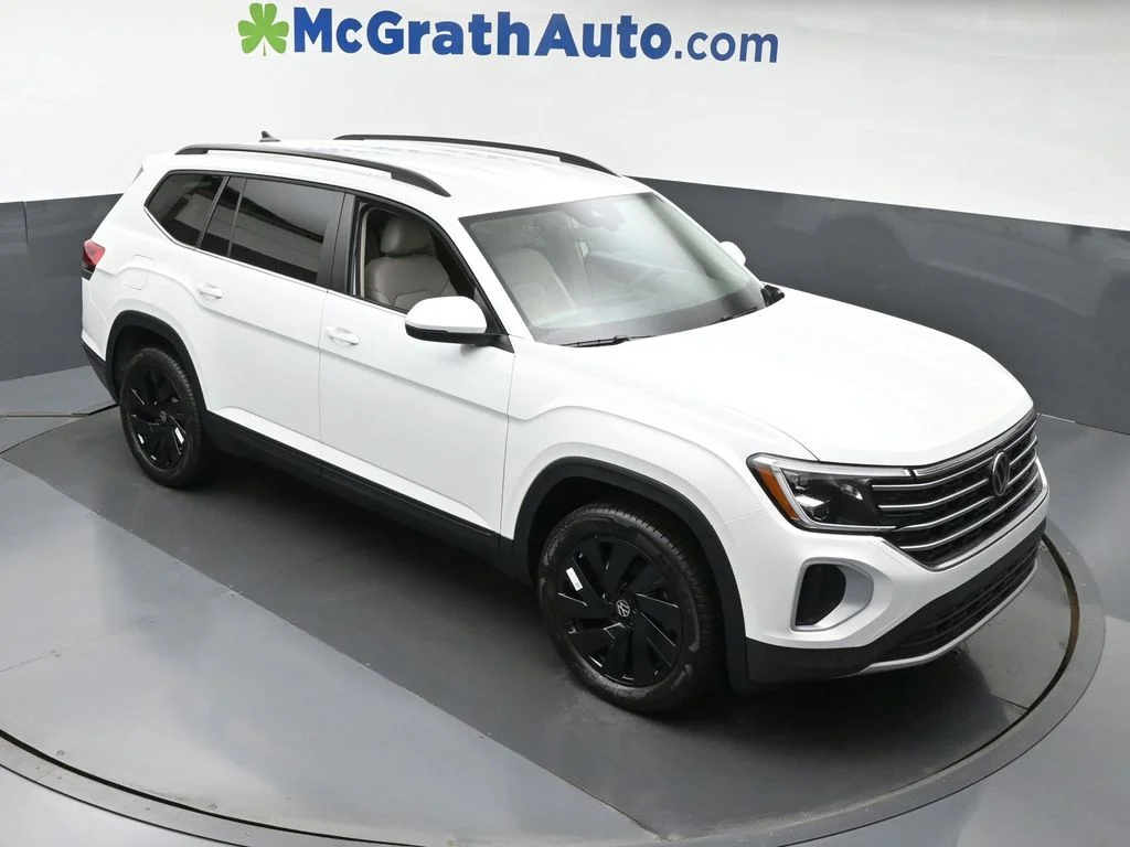 New 2026 Opal White Pearl Volkswagen 2.0T SE W/TECHNOLOGY image 3