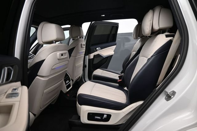 Used 2021 White BMW M50i image 18