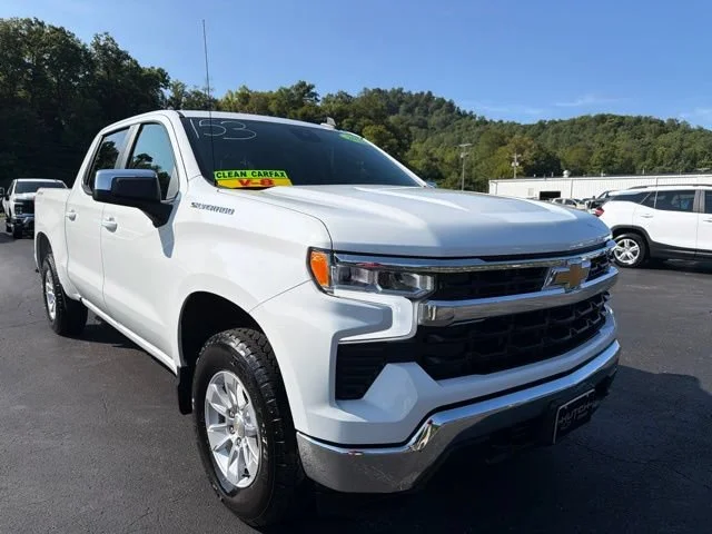 Used 2025 Summit White Chevrolet LT image 2