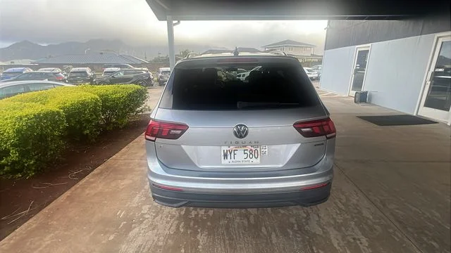 Used 2024 Silver Volkswagen 2.0T SE image 4