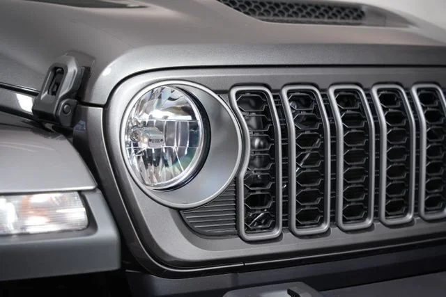 New 2026 Granite Crystal Metallic Clear-Coat Exterior Paint Jeep Sport S image 54