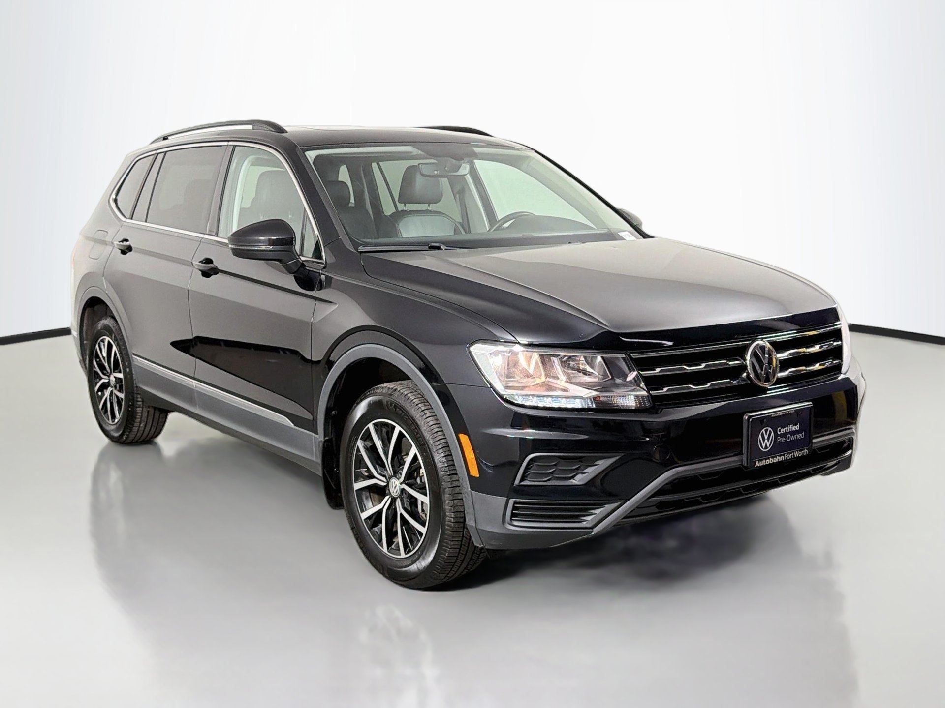 Certified Used 2021  Volkswagen 2.0T SE image 3